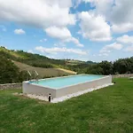 Castello Valenzino Aparthotel *