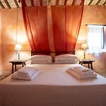 Castello Valenzino Aparthotel