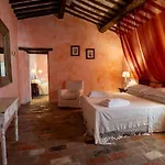 Castello Valenzino Aparthotel Antognola
