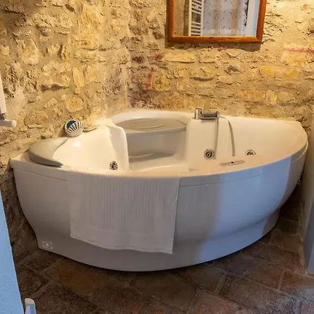 Castello Valenzino Aparthotel