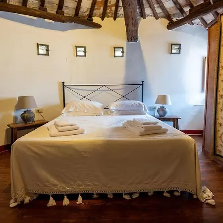 Castello Valenzino Aparthotel Antognola