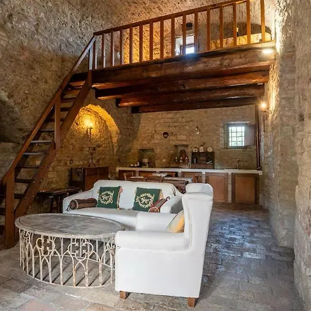 Castello Valenzino Aparthotel *
