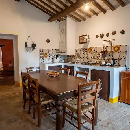Castello Valenzino Aparthotel Antognola
