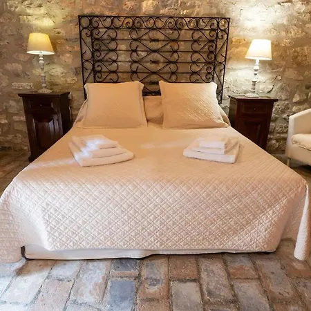 Castello Valenzino Aparthotel Antognola