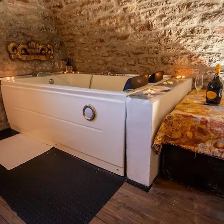 Castello Valenzino Aparthotel Antognola