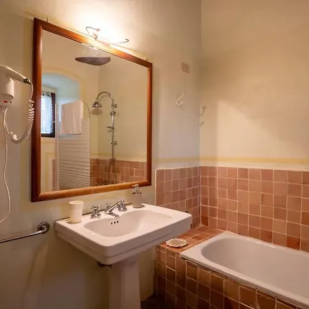 Castello Valenzino Aparthotel