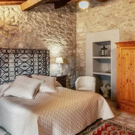 Castello Valenzino Aparthotel Antognola